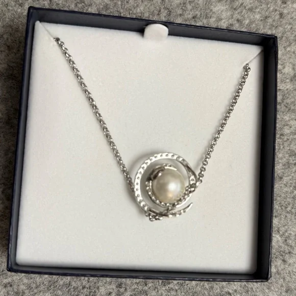 NIB pearl Pendant with 18” Sterling Silver Chain - Picture 4 of 5